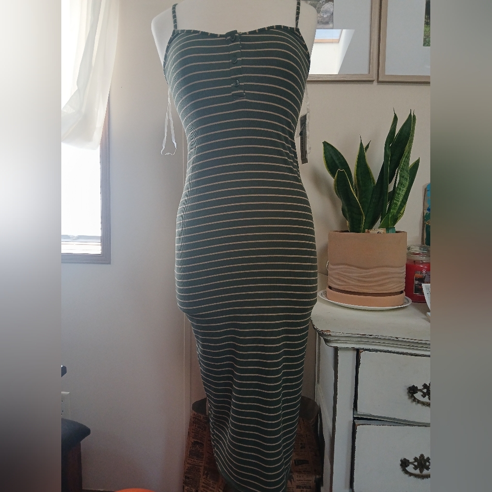 NWT No Boundaries Green And Tan Striped Midi Dress Size Medium - Picture 2 of 8